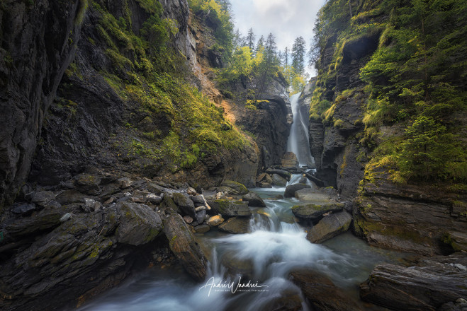 (Art. 21-013) Wasserfall im Hochgebirge
