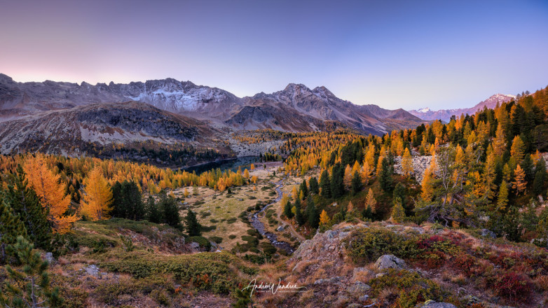 (No. 19-083) Autumn morning in the mountains
