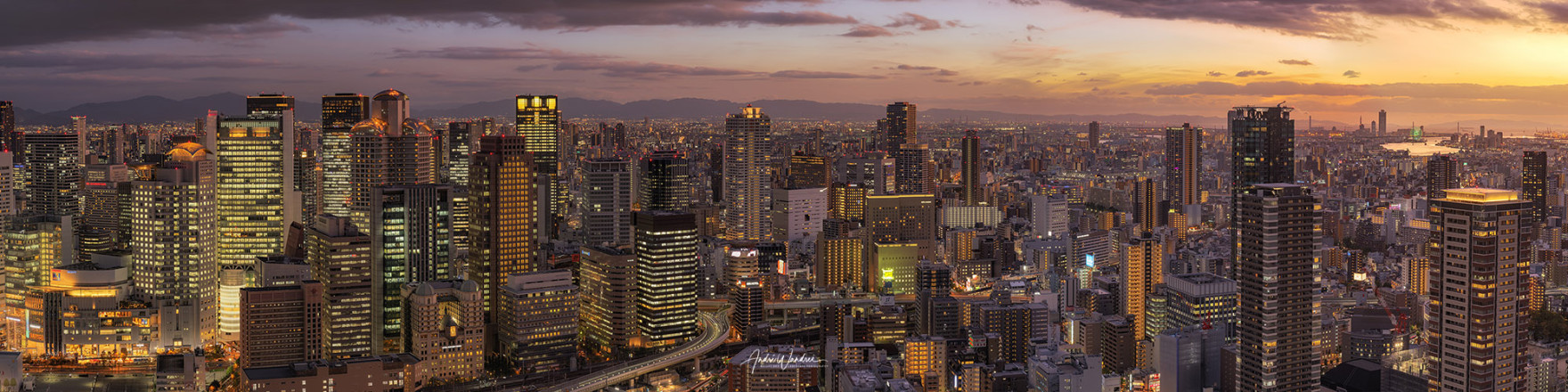 (No. 19-106) Osaka at evening (panorama)