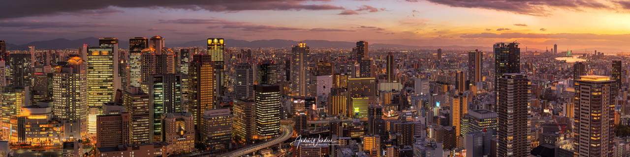 (No. 19-106) Osaka at evening (Panorama)
