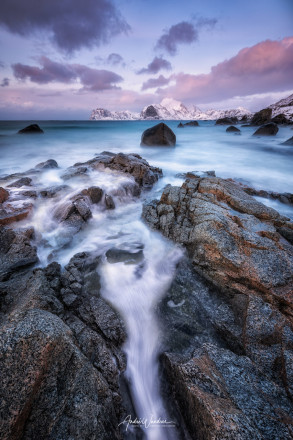 (No. 20-029) Rocks at the icy shore