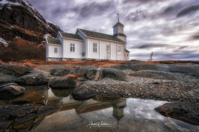(No. 16-045) The lonely church